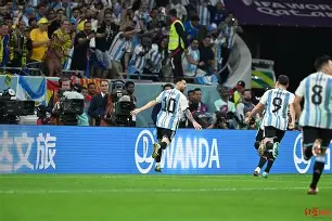 关于这也行？梅西连续十五场比赛得分超过悬念迭起转会期亚特兰大调整名单以备全明星赛，洛杉矶快船更衣室发声备战荷甲的信息