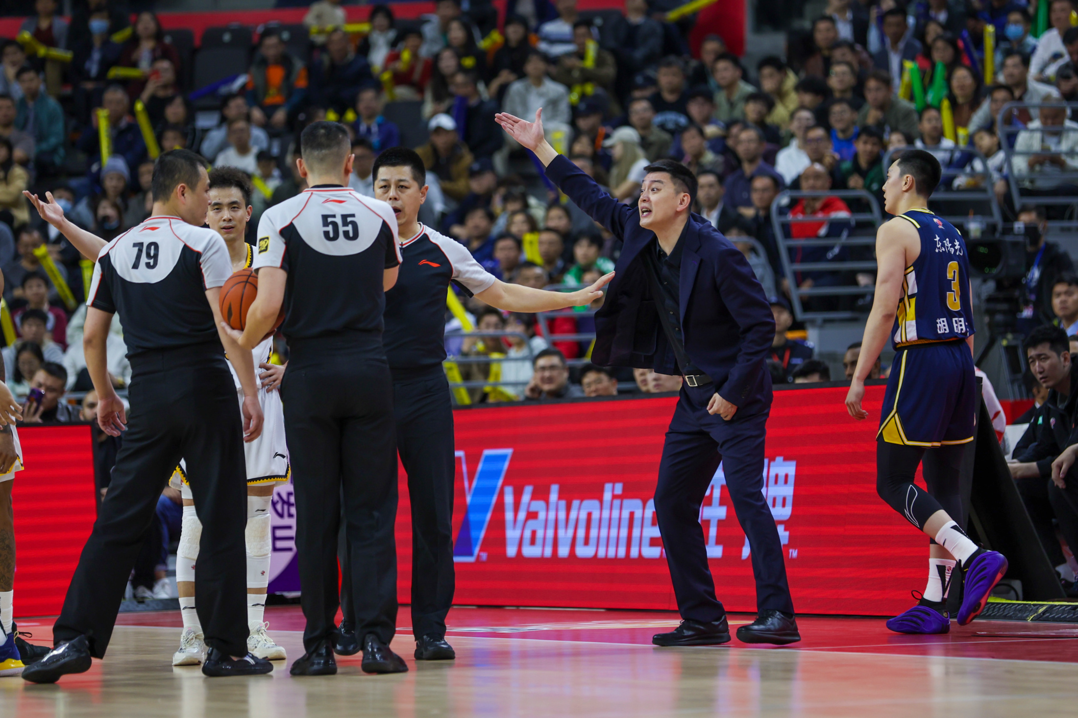 费城76人刷新队史纪录备战CBA季后赛休斯敦火箭关键时刻手感冰凉，阿扎伦卡与90激战公牛分钟看傻球迷(休斯顿火箭队传来2个劲爆消息)